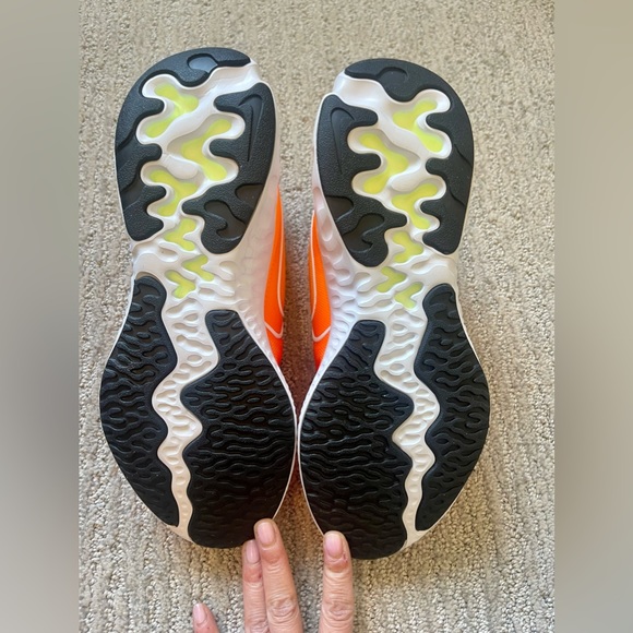 NIB Nike renew run D2N sz 7Y - Picture 6 of 8